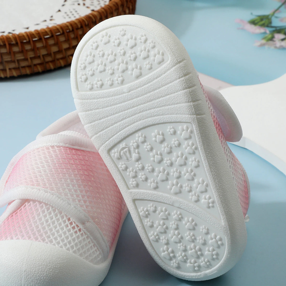 Baby Learning Walking Shoes, PU Non-Slip Soles, Soft Flat Shoes for Infants, Suitable for Indoor and Outdoor Leisure